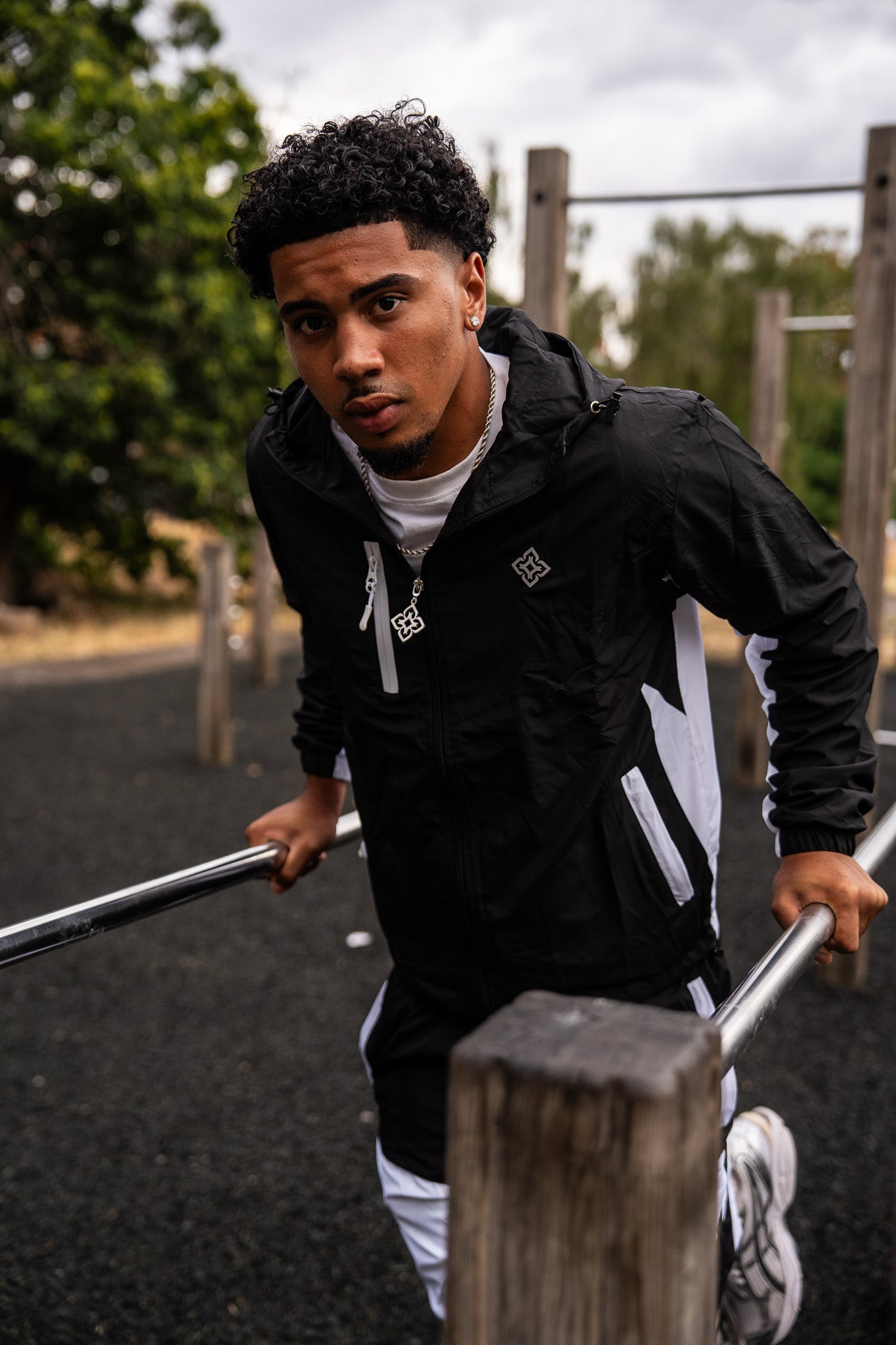 Aero Windbreaker - ONYX